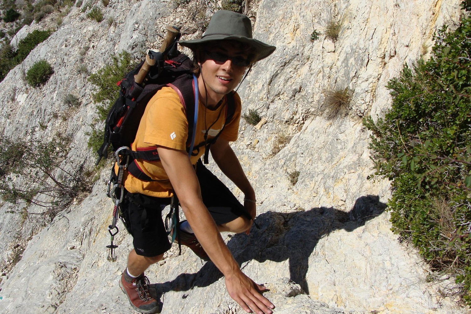 Un peu de marche avant le deuxième pas d'escalade