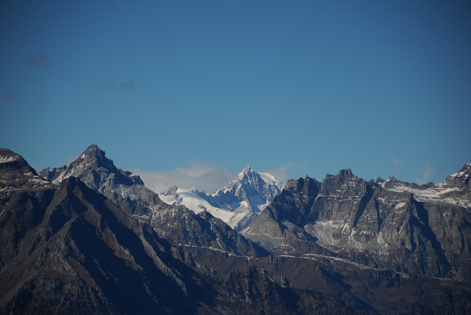 Du Loccia di Peve (Ossola), vue en direction du Simplon, au fond l'Aletschhorn