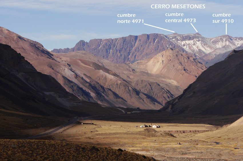 Cerro Mesetones visto desde valle Río Cuevas, mayo 2007