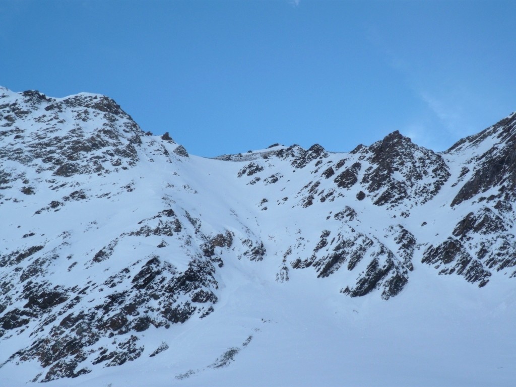 Le versant N du col des Angroniettes a bonne façon aussi