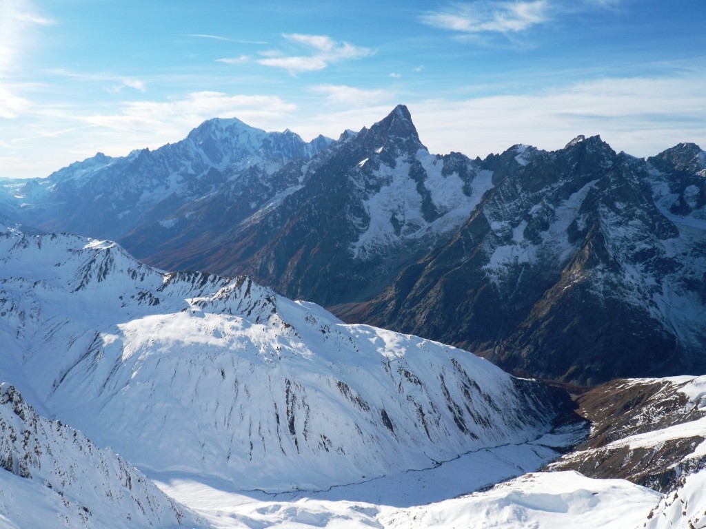 Valle di Bella Comba, val Ferret italien. Au fond Mt Blanc et Grandes Jorasses