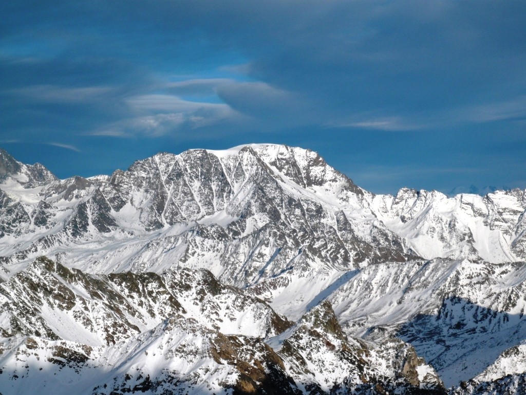 Versant W du Vélan, couloirs déjà bien remplis de neige