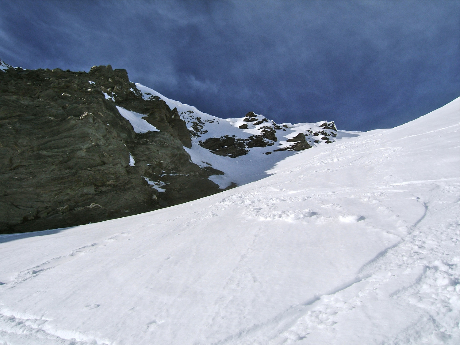 Moitié neige de printemps dans le couloir.