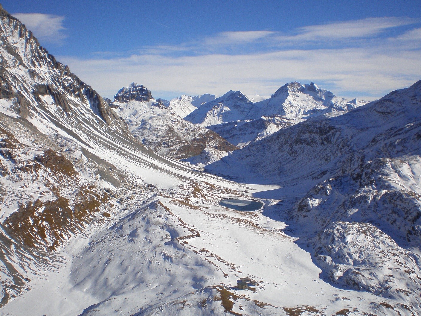 vue sur le refuge du col de la Vanoise (F Faure)