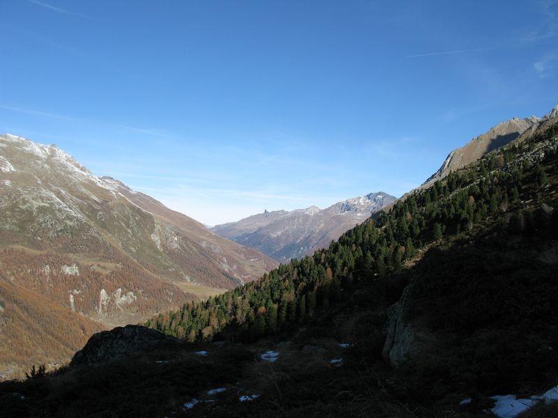 Val d'Arolla et d'Hérens avec la Maya au loin