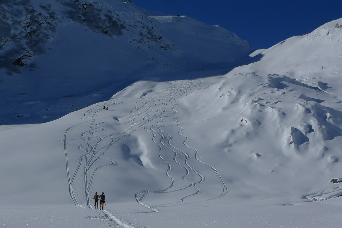 Remontée versant E du col des Oudis