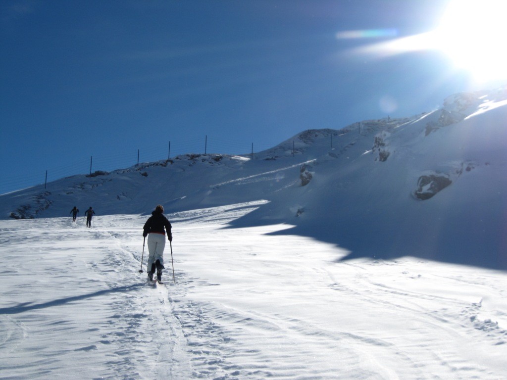 En montant par la bleue du lac