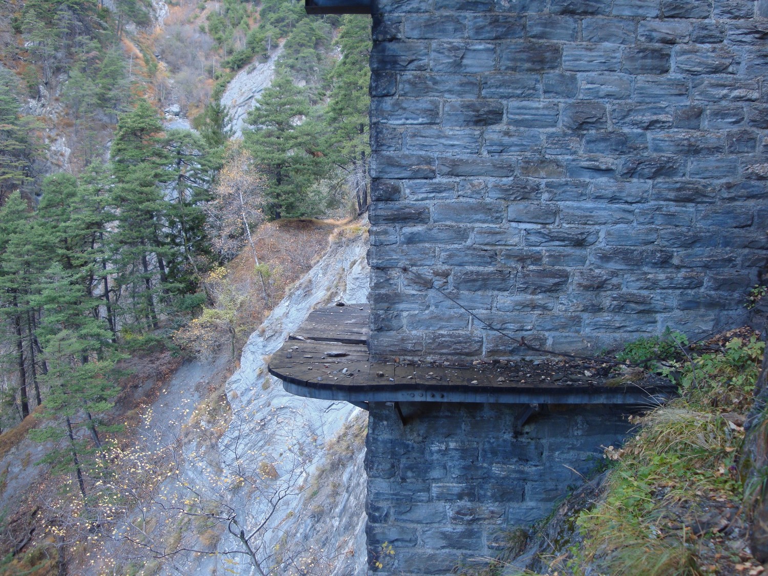 Manera: pilier du pont