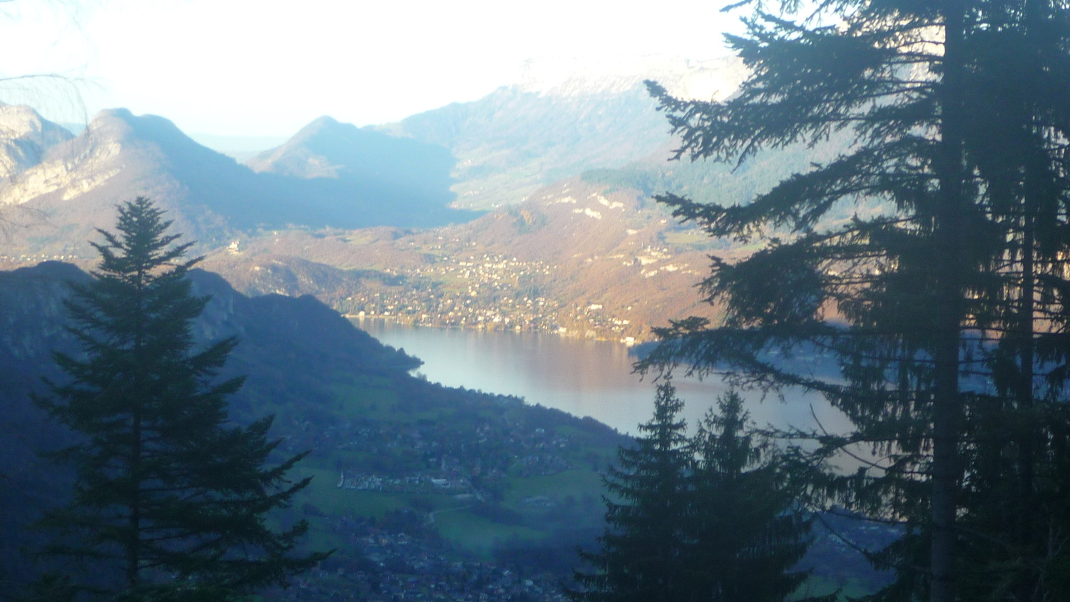 Un petit regard sur le lac d'Annecy