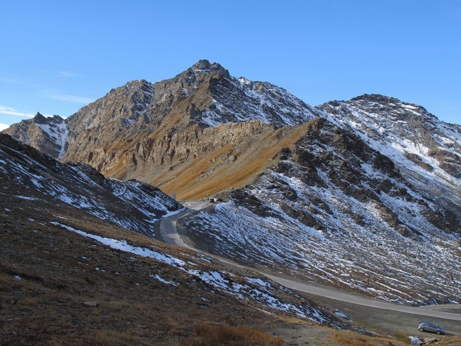 De l'autre côté du col : le Pic de Caramantran (3025 m)