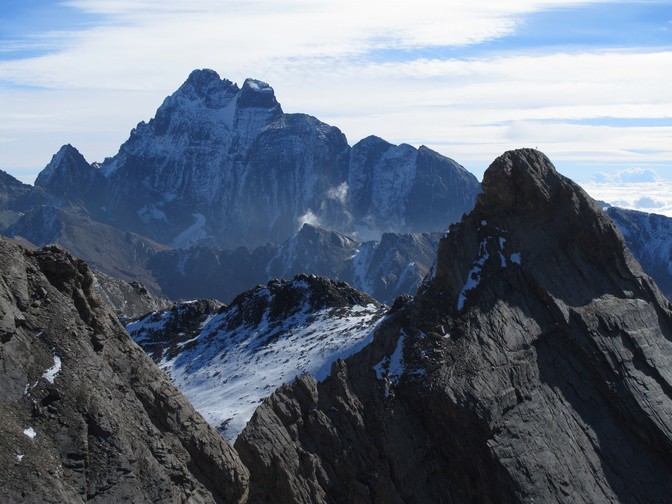 Le Mont Viso (3841 m), avec les parois du Pic d'Asti au premier plan