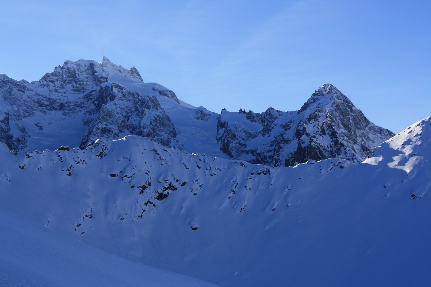 Le Col de Laurichard, devant la Meije et le Glacier de L'Homme