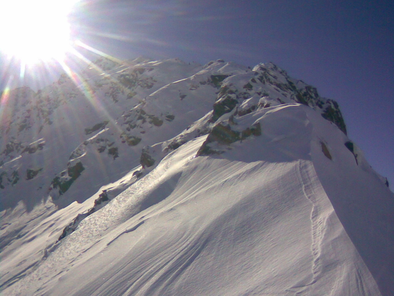 Soleil radieux sur l'arête sommitale