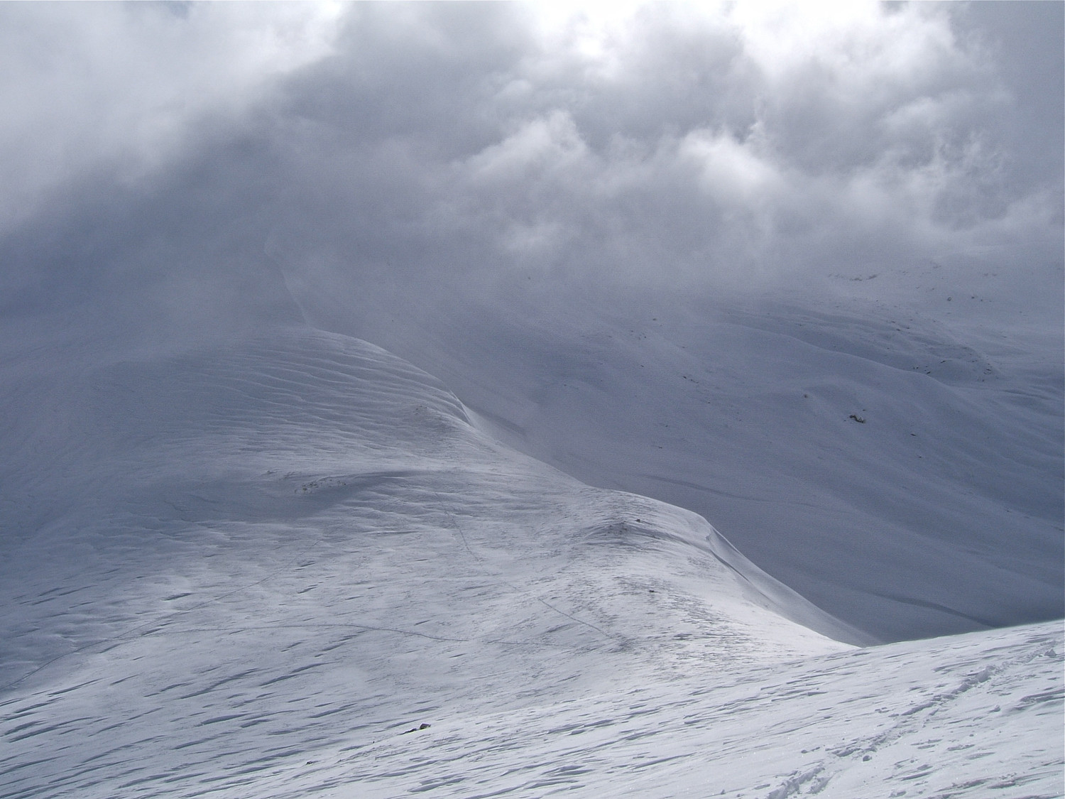 Col de l'Escuzier toujours aussi venté.