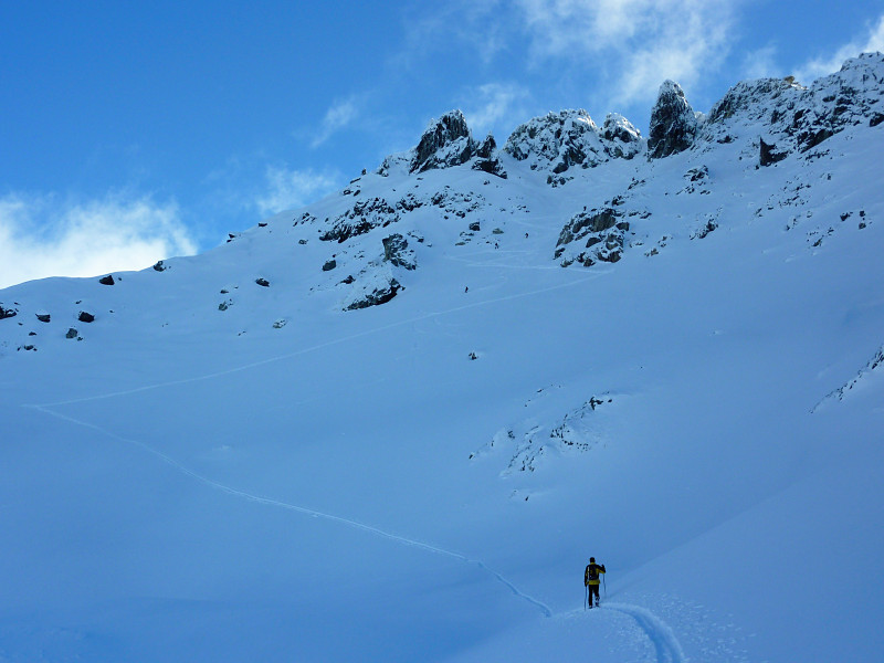Enneigement du haut de la Combe NW de la Dent du Pra