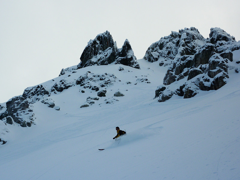 Descente dans la Combe NW de la Dent du Pra