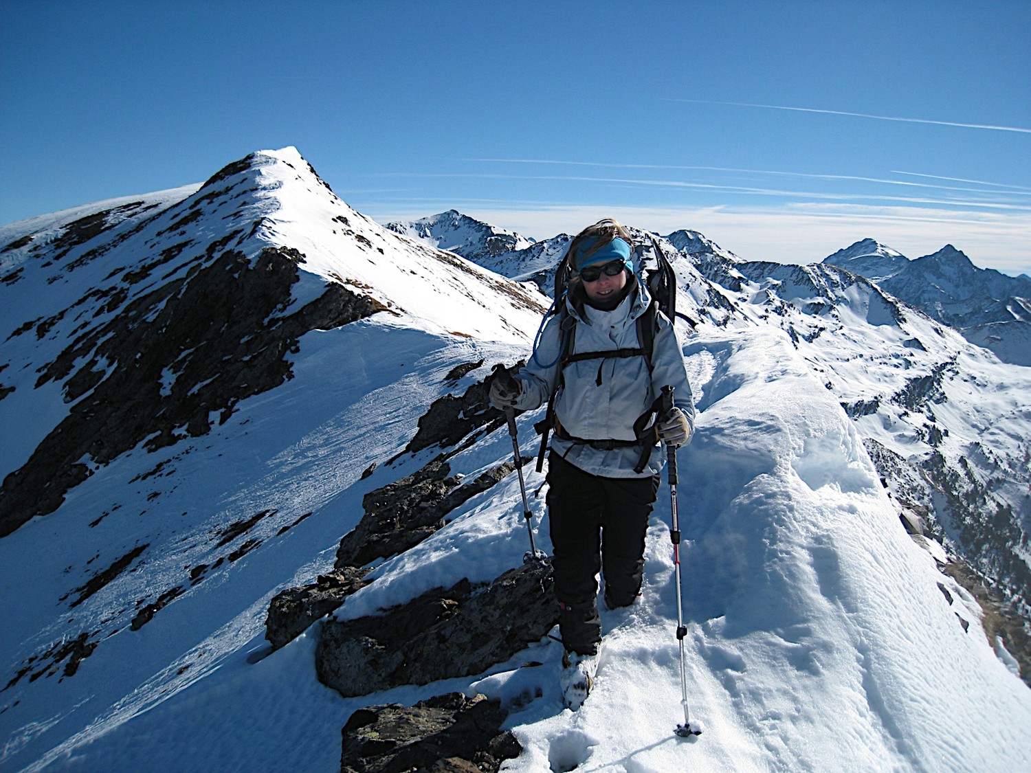 Sur la crête en direction du port de Bielsa. Derrière, le Pic de Bataillance