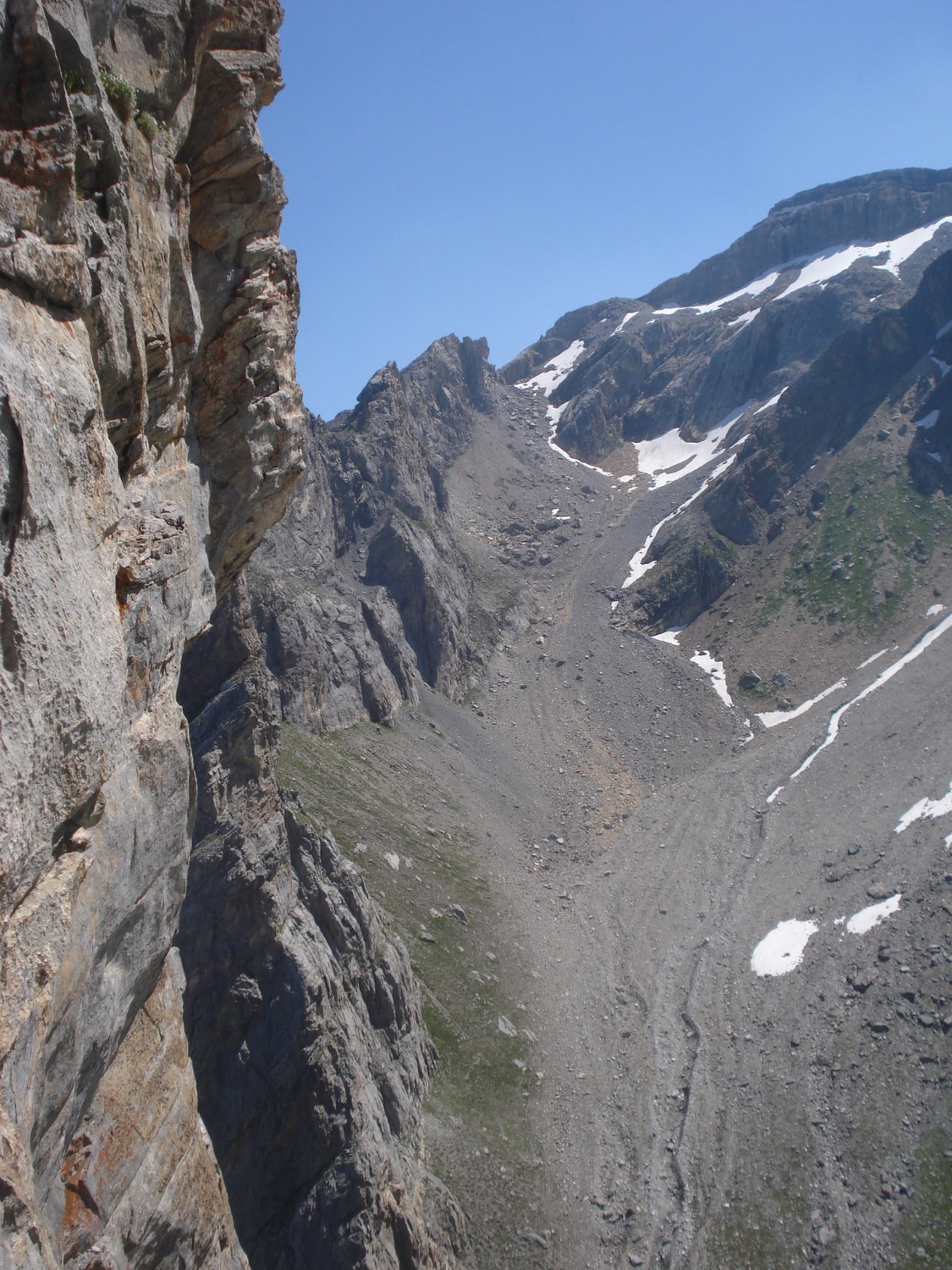 Ambiance dans le Pilier E, depuis R4