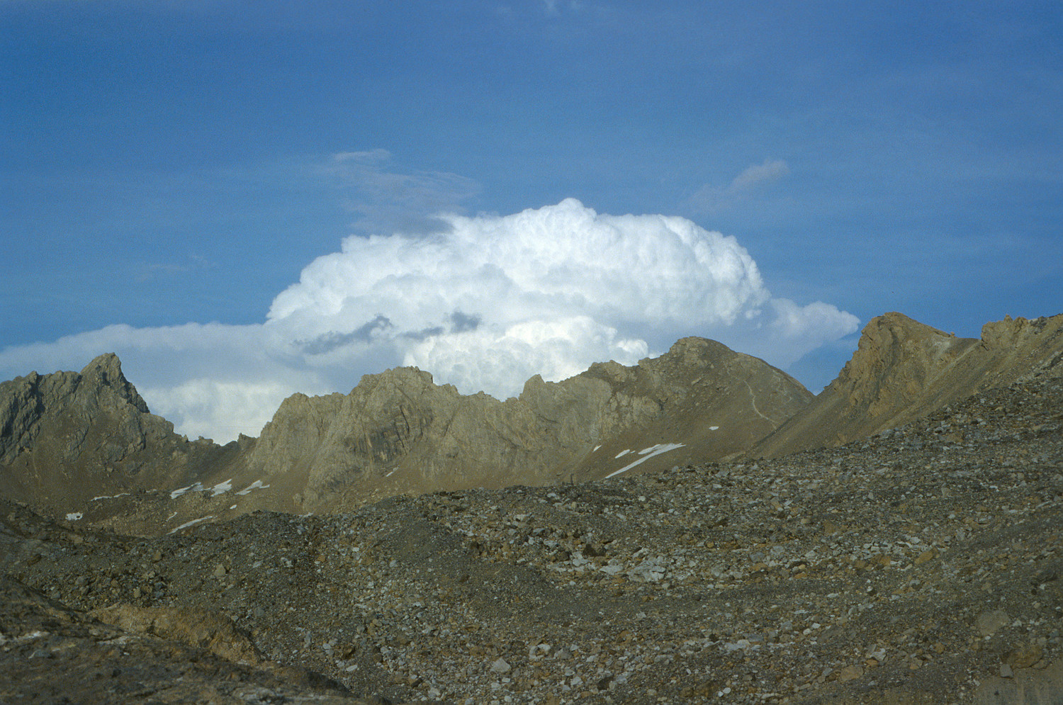 Brec de l'homme, Col de Chambeyron, Tête de la Frema, nuage du Viso