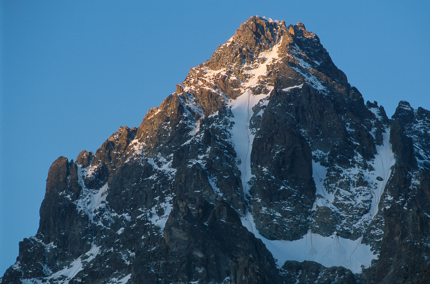 Lever de soleil sur le sommet du Viso