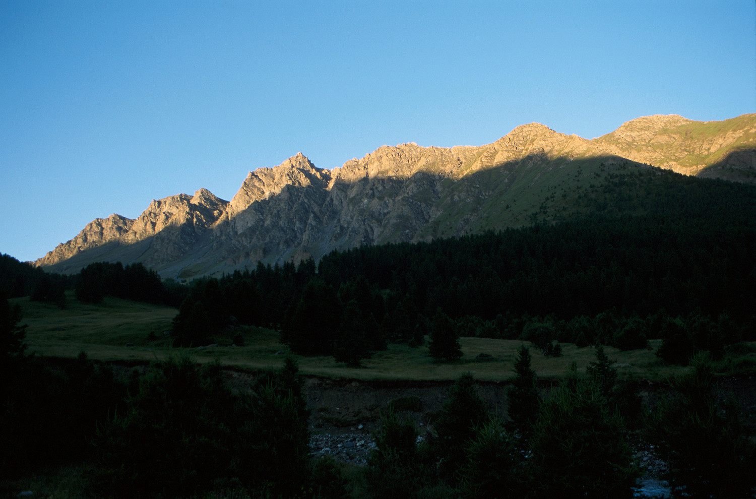 Lever de soleil dans le vallon de Molines