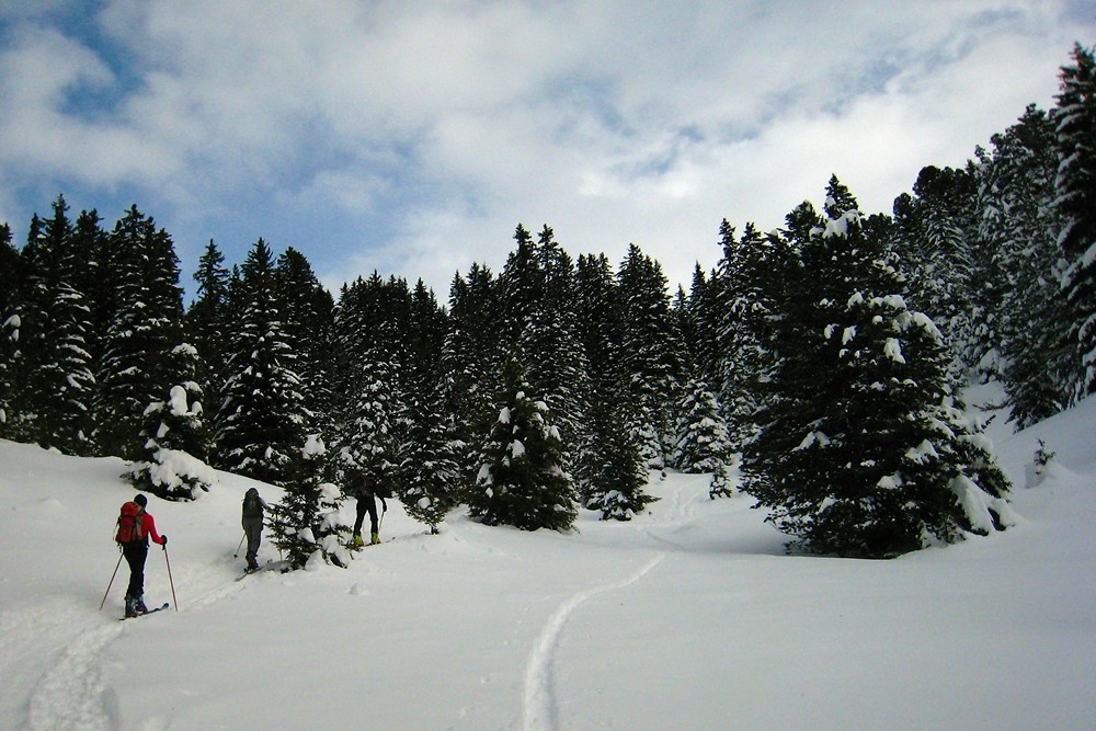 Montée vers la Brèche Robert depuis Casserousse
