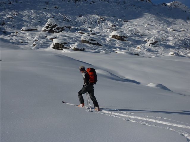 Salendo al Piz Tarantschun.Tracciando sul pianoro dell'alp Dumagns.