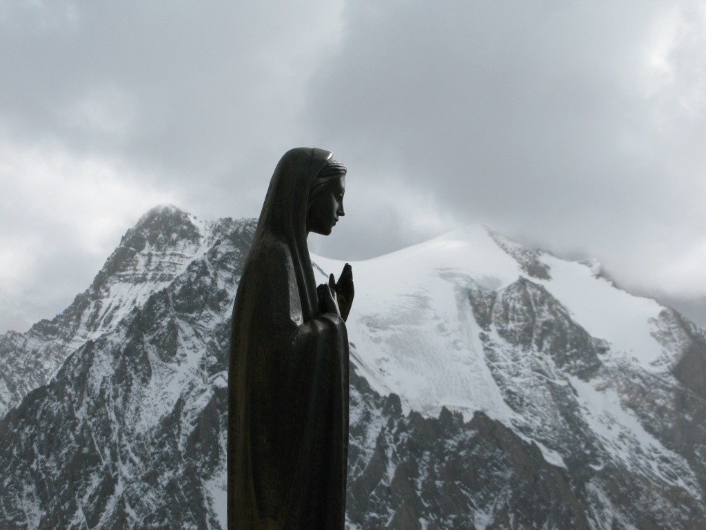 Vierge de la Grande Glière avec la Grande Casse en fond