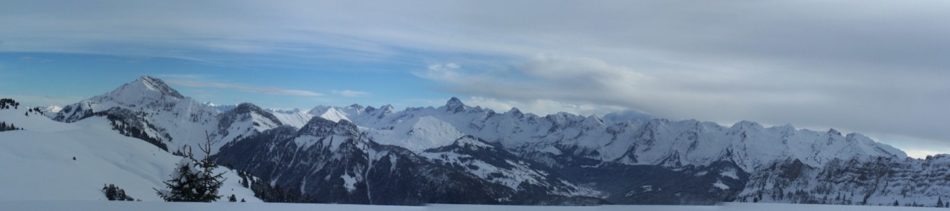 Panorama : cliquer pour agrandir. Bornes et Aravis depuis les Auges.