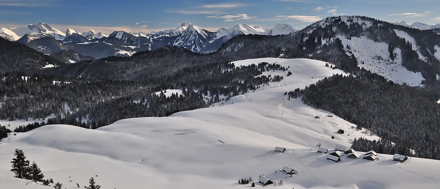 Des Cornettes à Nantaux et à droite Pointe de la Gay, depuis Sur la Pointe