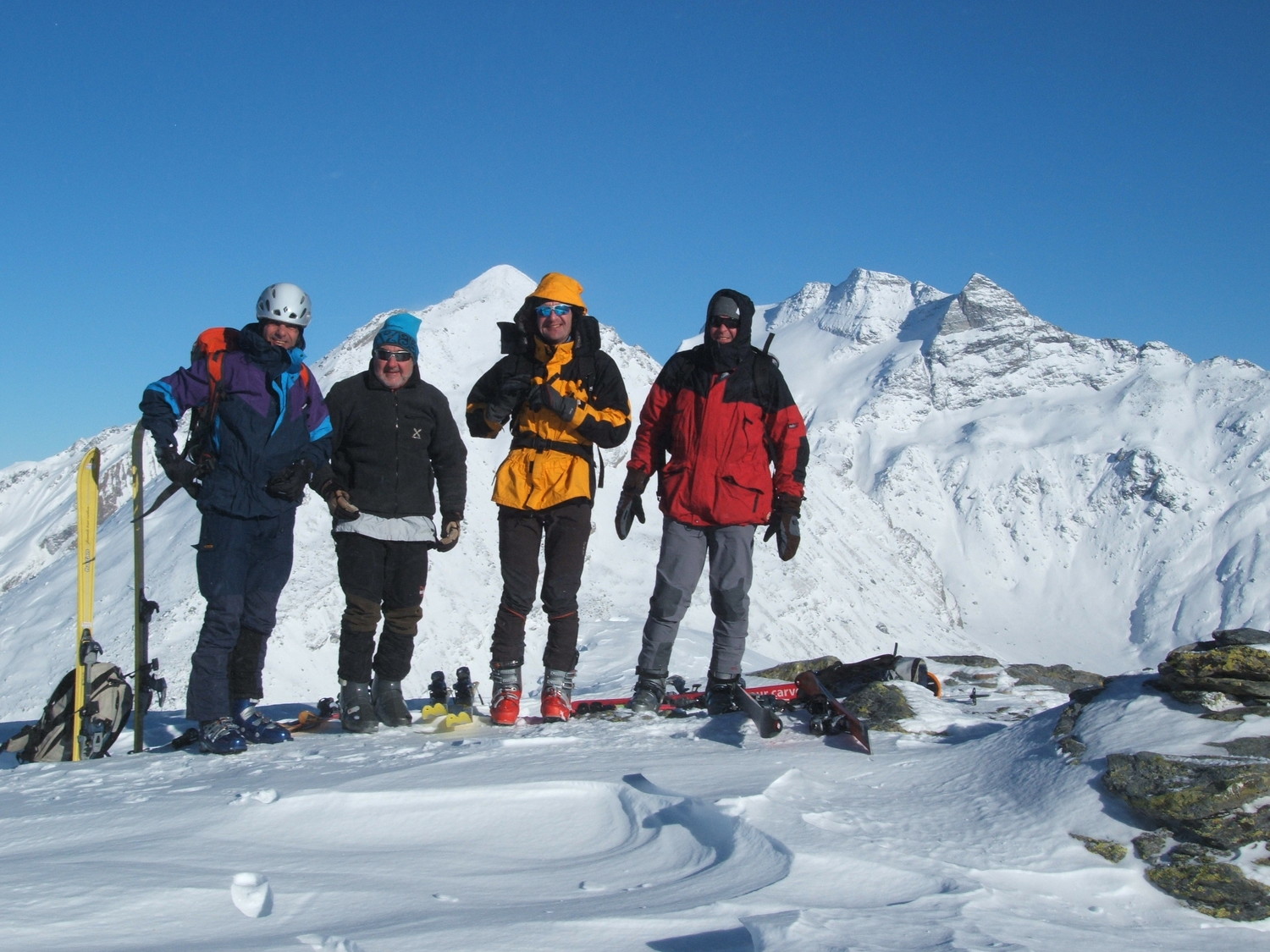 Foto di vetta: Ugo, René, Dario, Matteo (il sottoscritto dietro l'obiettivo)