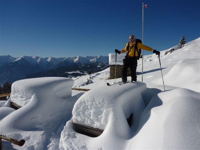 salendo alla Cima di Piancabella, Il tavolo del rifugio alpe di mProu