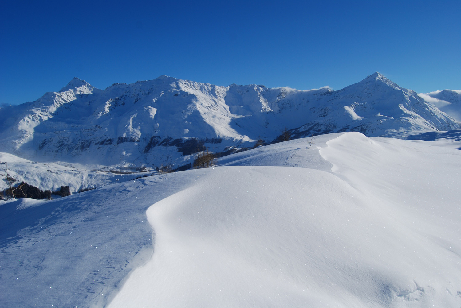 Poco sotto il Pian dei Cavalli le montagne sopra l'abitato di Madesimo.