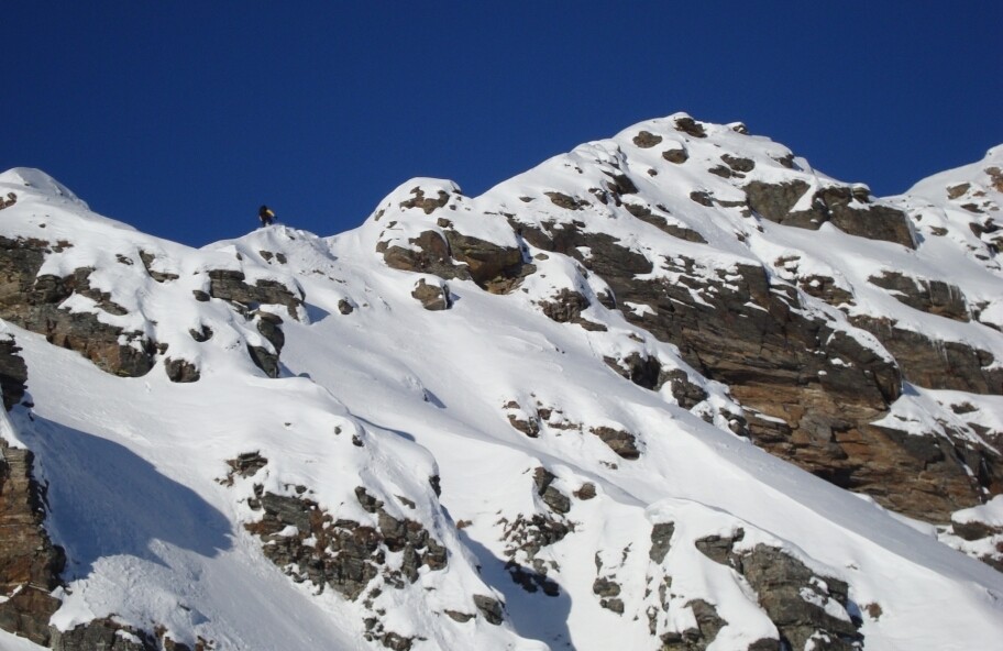 salendo alla Cima di Piancabella,sul tratto finale di cresta.