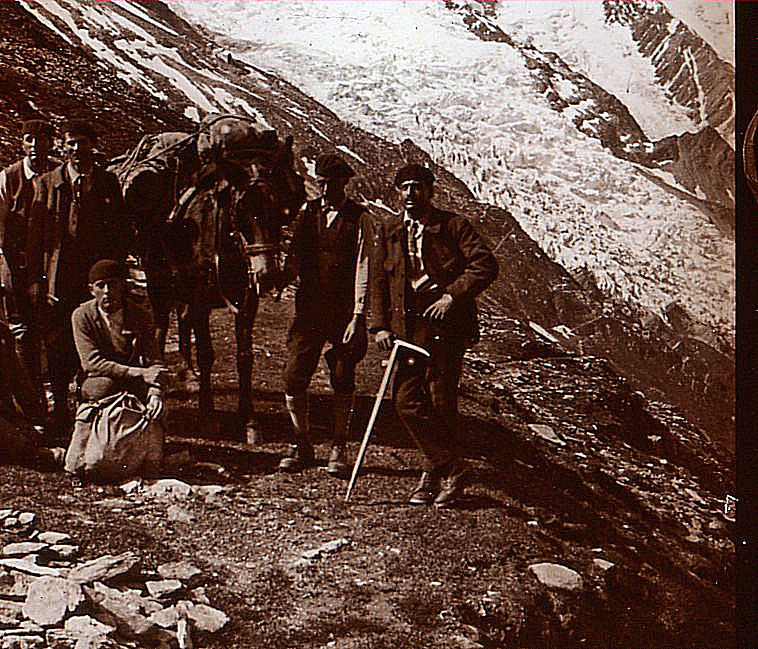 montée de la vierge du Grépon à dos d'âne (mulet) et d'hommes