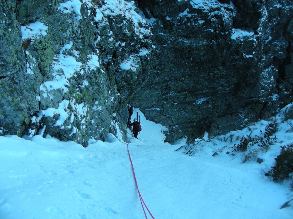 L'enneigement dans la goulotte du chien
