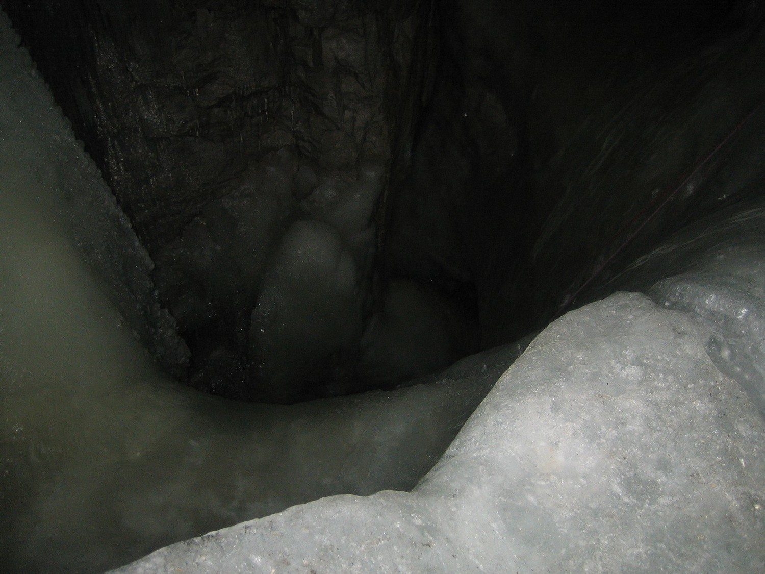 accès a la 2ème cavité sous la glace