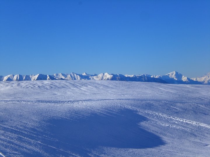 sullo sfondo la catena nord delle Orobie