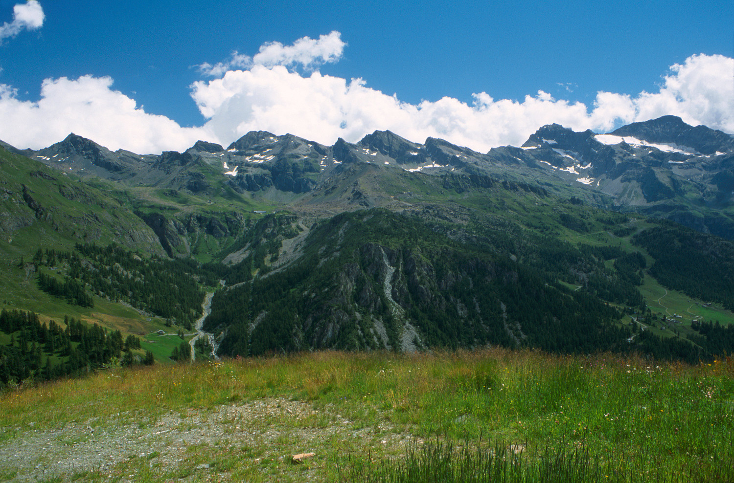 Corno Rosso 3023m, Punta Zube 3018m, Punta Straling 3115m, CornonGrosso 3042m, Punta dell' Uomo Storto 3014m, Punta di Netscio 3280m
