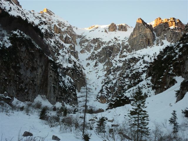 Salendo a Cima Palon.Visibile l'itinerario di salita nel Boale di Santantonin