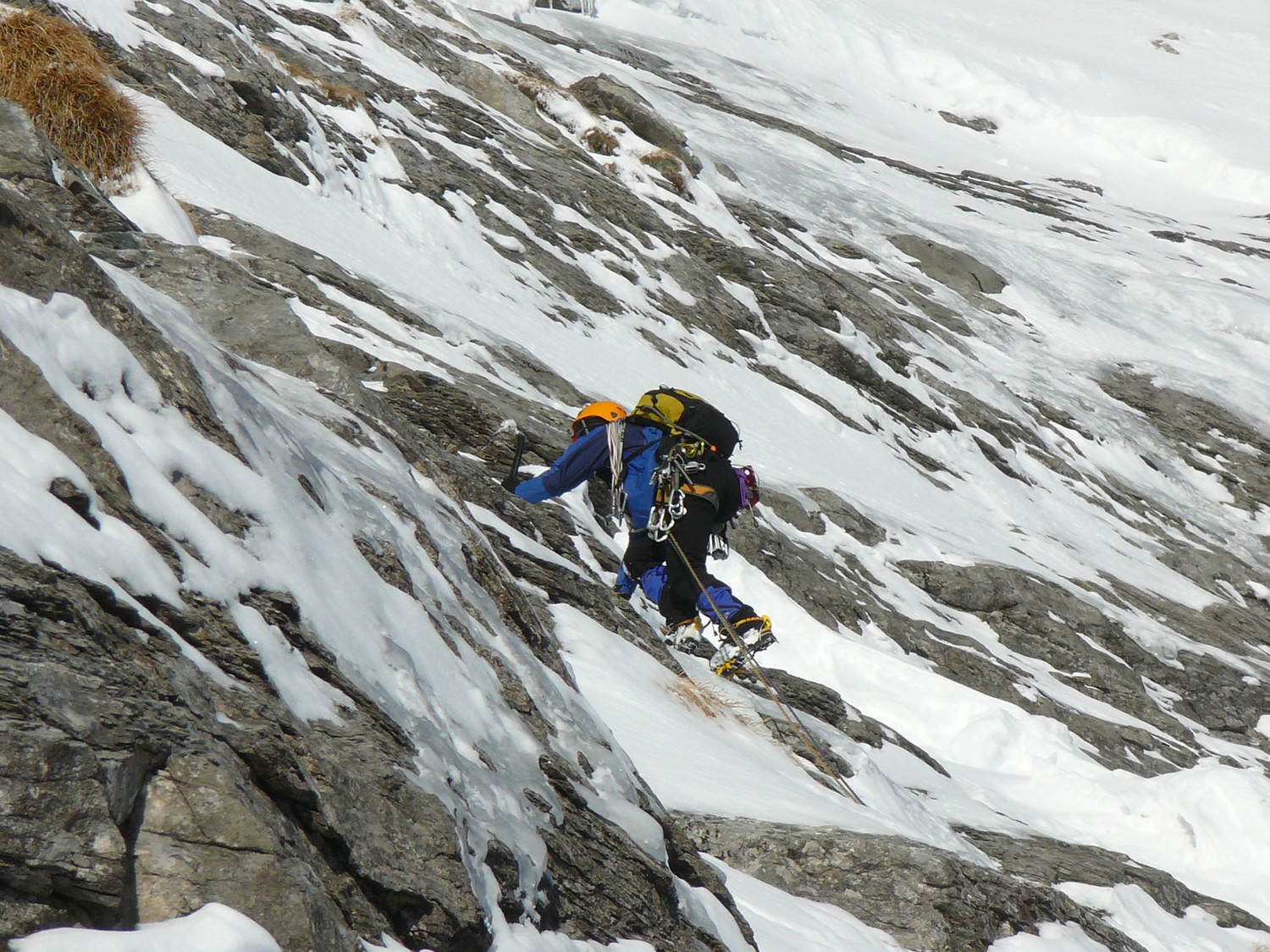 Mounherran - Pointe 2718m - Face Est - FMJ au prise avec les dalles intermédiaires
