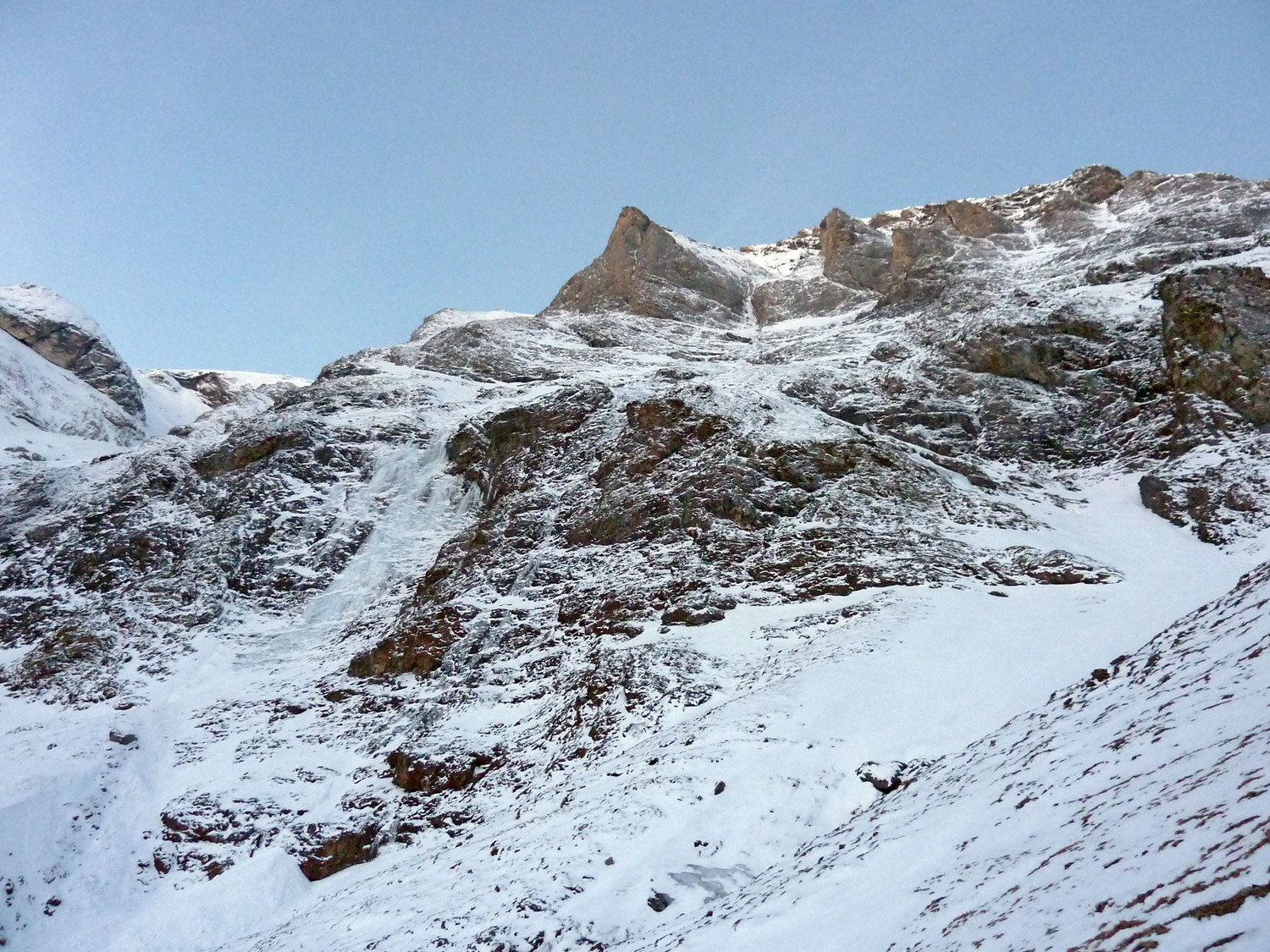 La face est du Mounherran au petit matin