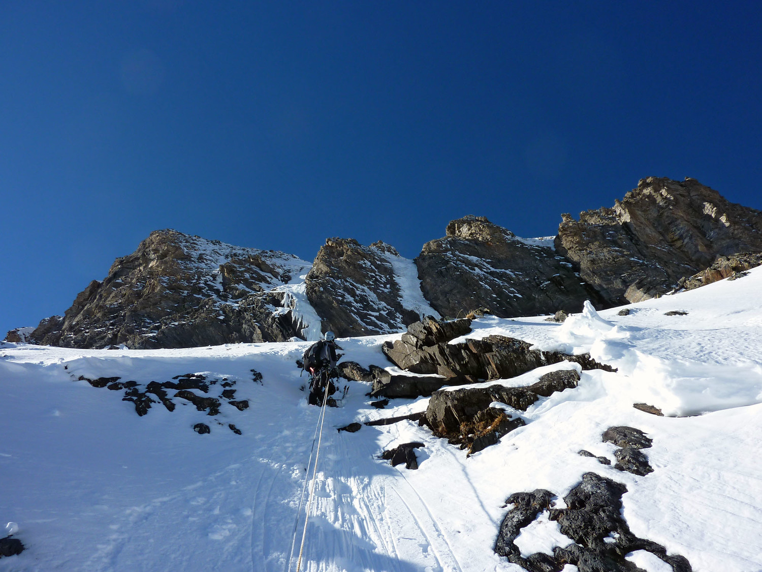 Mounherran - Pointe 2718m - Face Est - Le Corse au relais, juste en-dessous de la dernière cascade