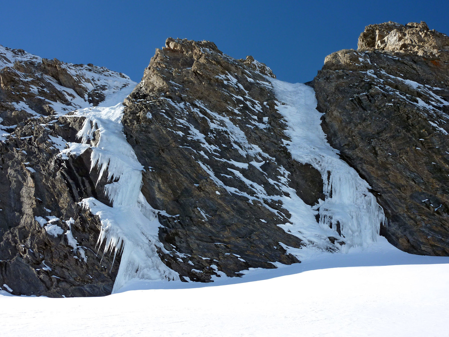 Mounherran - Pointe 2718m - Face Est - Zoom sur les cascades jumelles