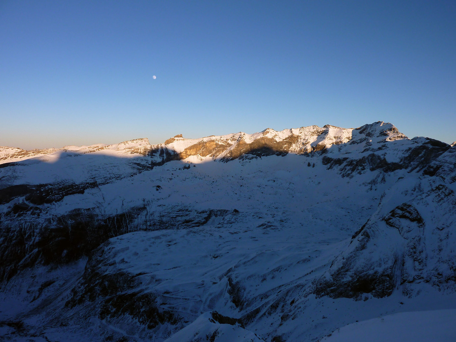 Mounherran - Pointe 2718m - Face Est - Coucher de soleil sur le cirque de Troumouse