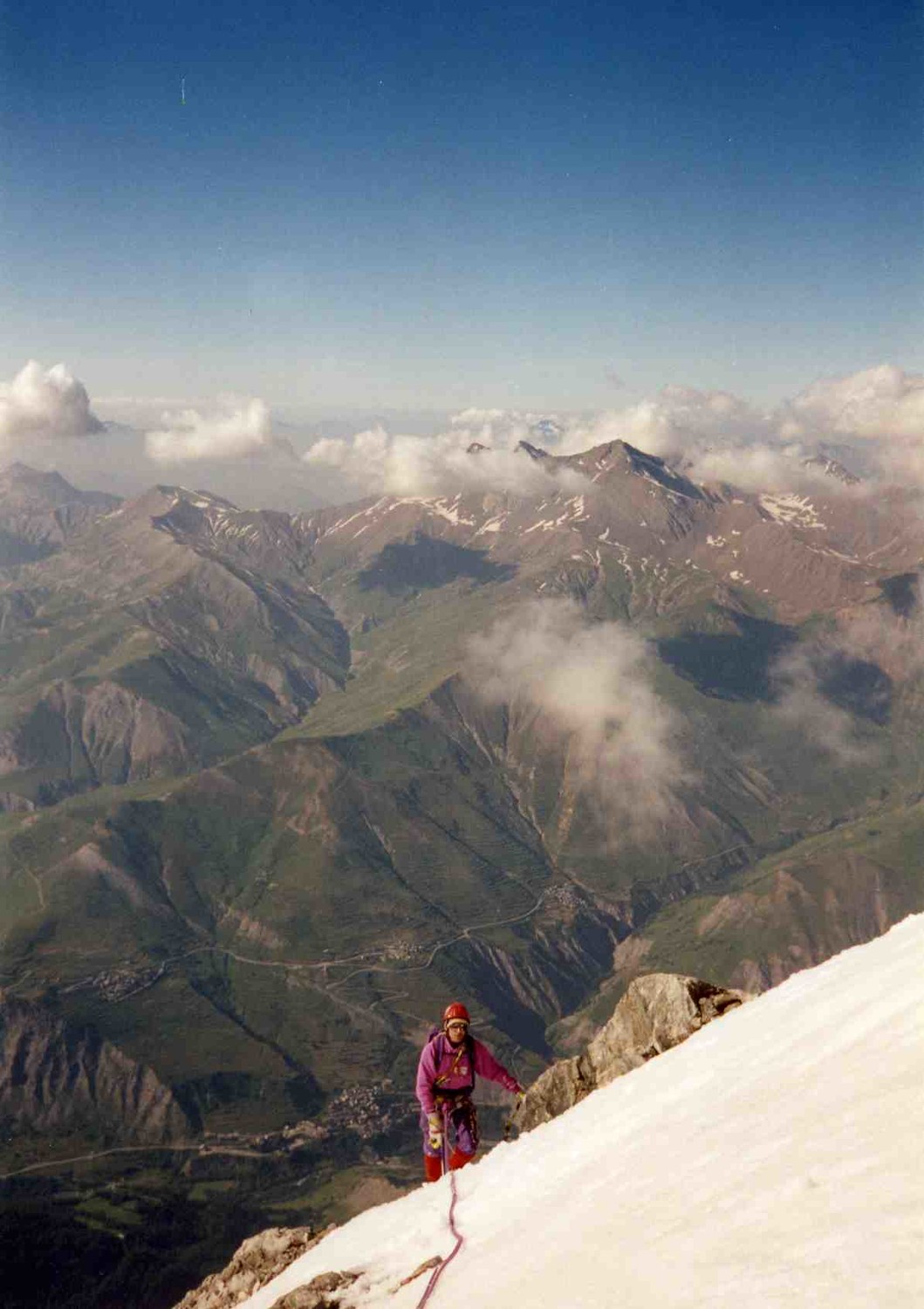 à proximité de la brêche