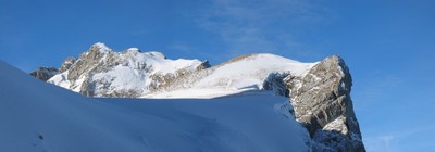 Col de Planchamp d'Oche. Au fond la Dent d'Oche Col de Planchamp d'Oche. Au fond la Dent d'Oche