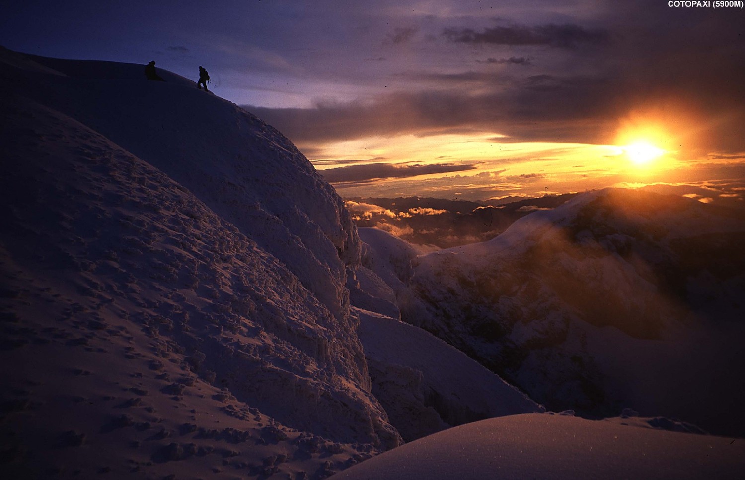 Lever de soleil au sommet du Cotopaxi