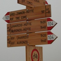 Au col à l'extrémité E de l'arête E du Monte Paterno