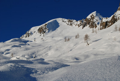 ll Pizzo Scala 2427 m con il ripido versante NE ll Pizzo Scala 2427 m con il ripido versante NE